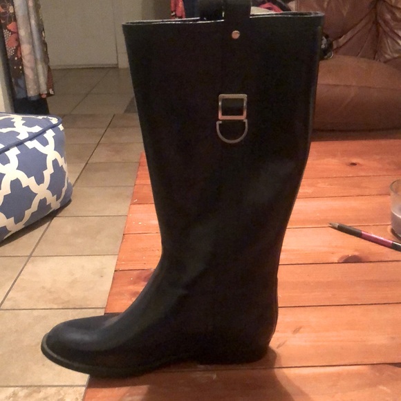 Very Volatile rain boots - Picture 2 of 5